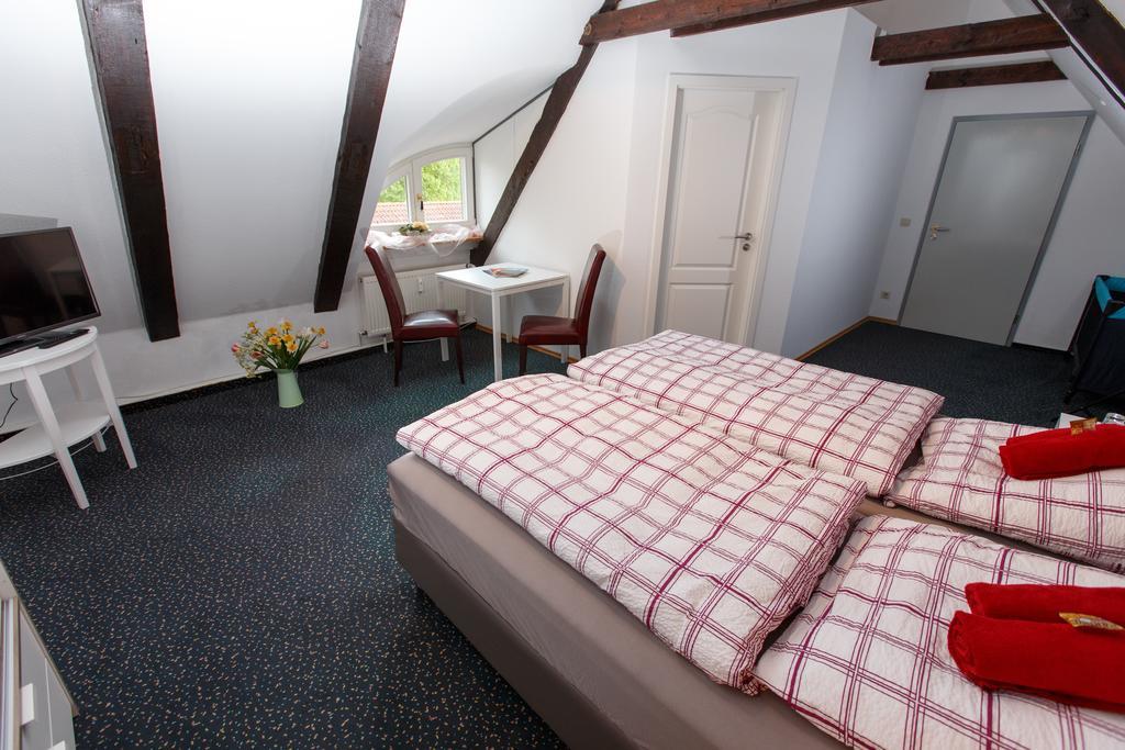 Pension Altes Burghotel Neustadt-Glewe Zimmer foto
