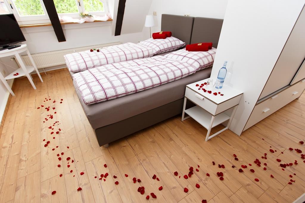 Pension Altes Burghotel Neustadt-Glewe Exterior foto